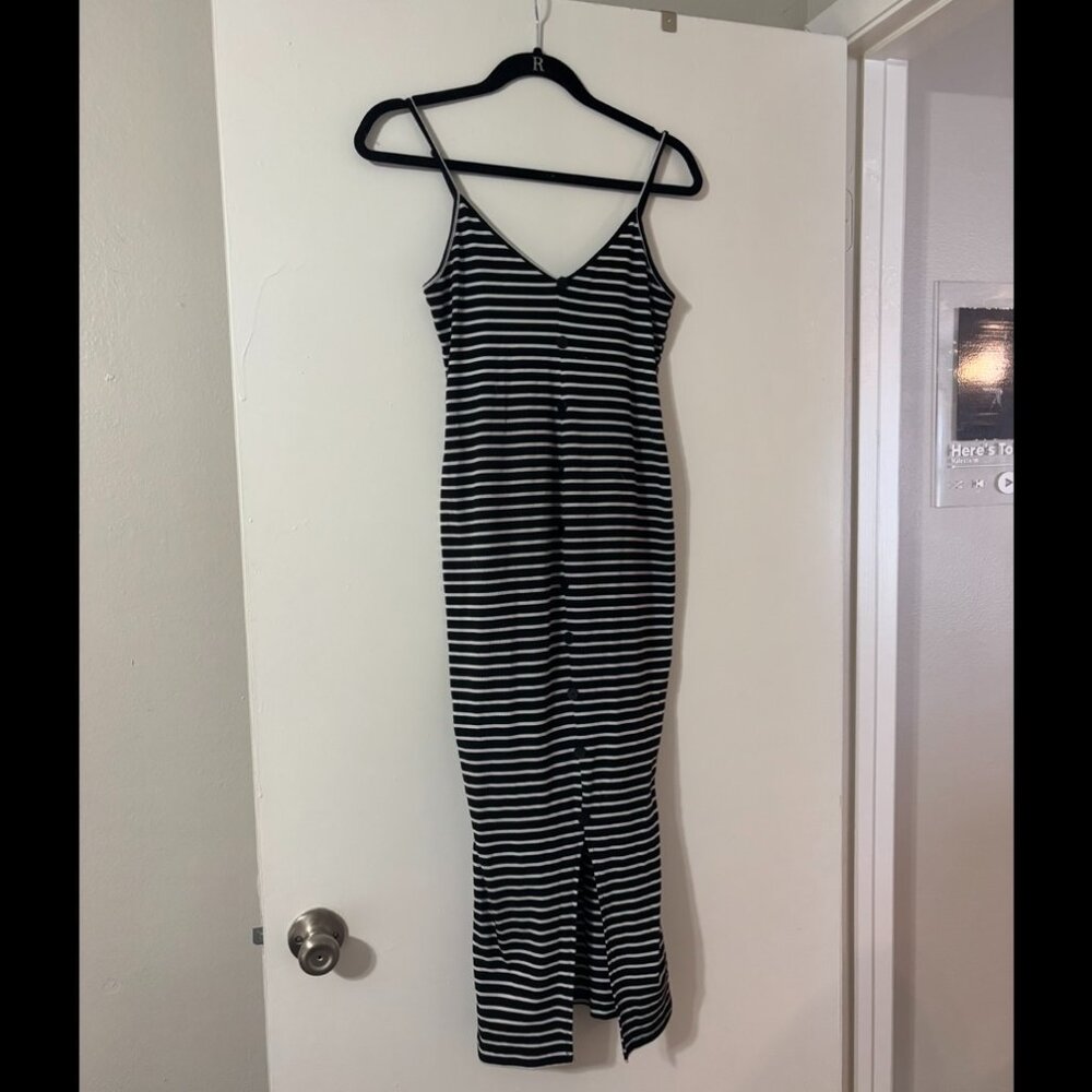 5/$10🌟 | Black and white striped sundress